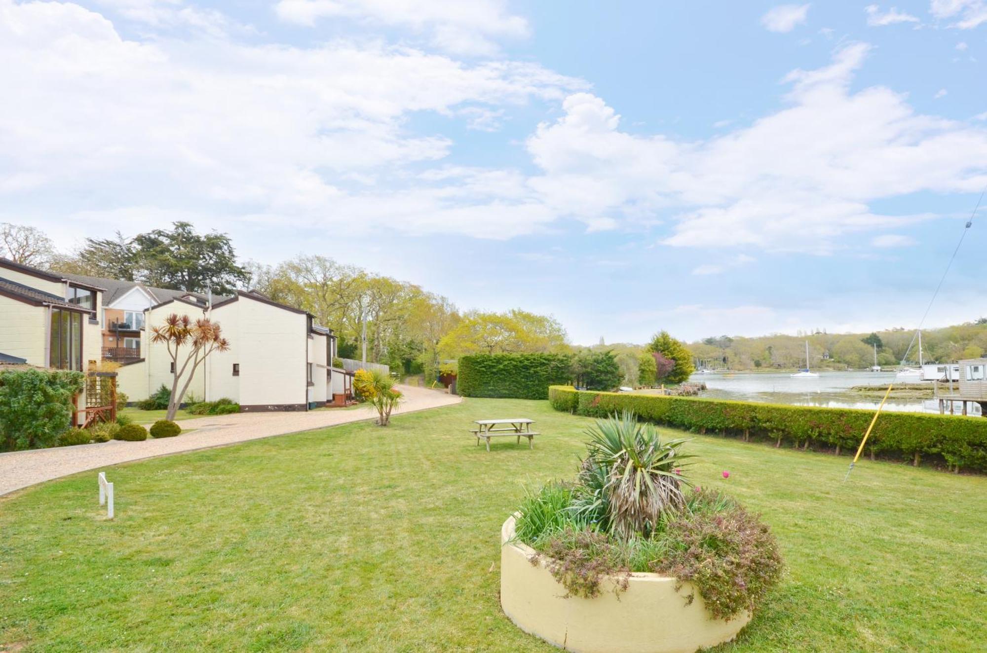 Whippingham, Creek Gardens - Isle Of Wight Apartment Wootton Bridge  Exterior photo